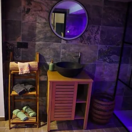 Appartement Nuit De La Sagesse Jacuzzi Terrasse Et Parking Privé *