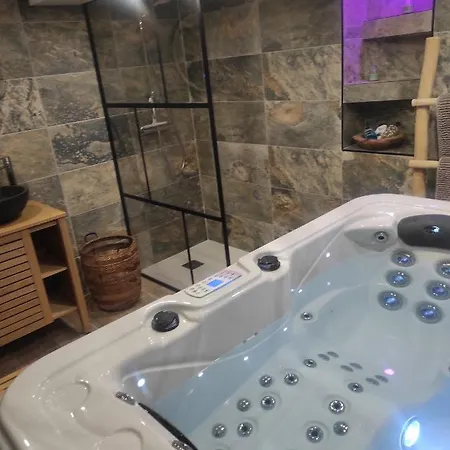 Nuit De La Sagesse Jacuzzi Terrasse Et Parking Privé